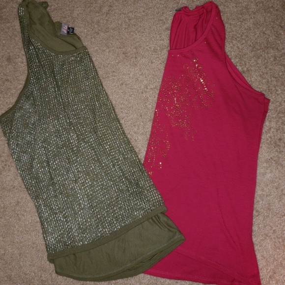 Women's graffic tanks - Picture 1 of 5